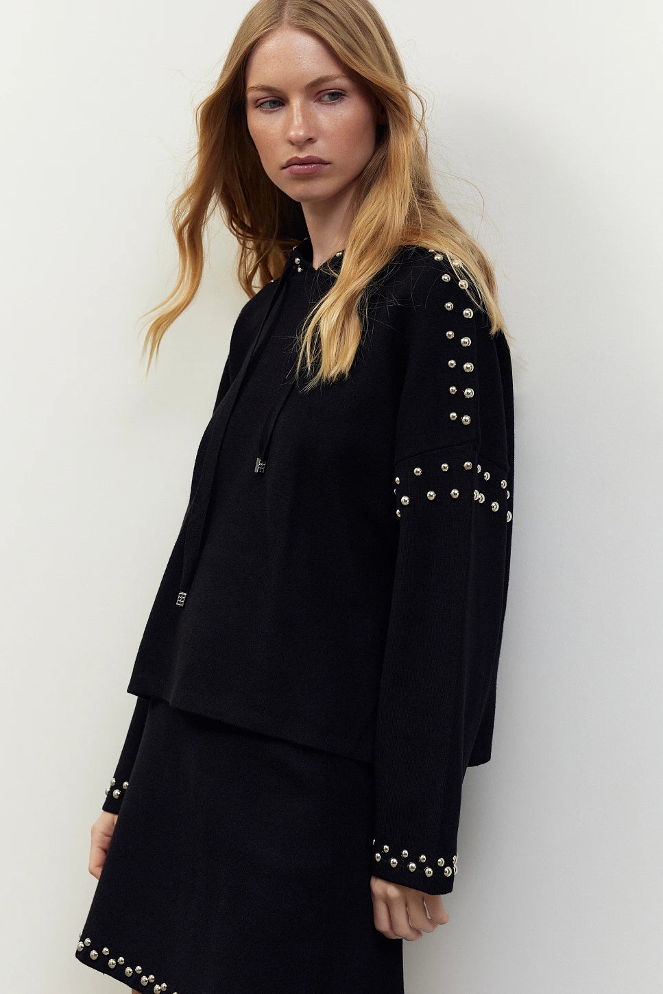 Pull noir à clous & à capuche - BSB