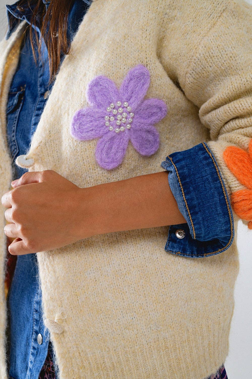 Gilet crème à fleurs brodées