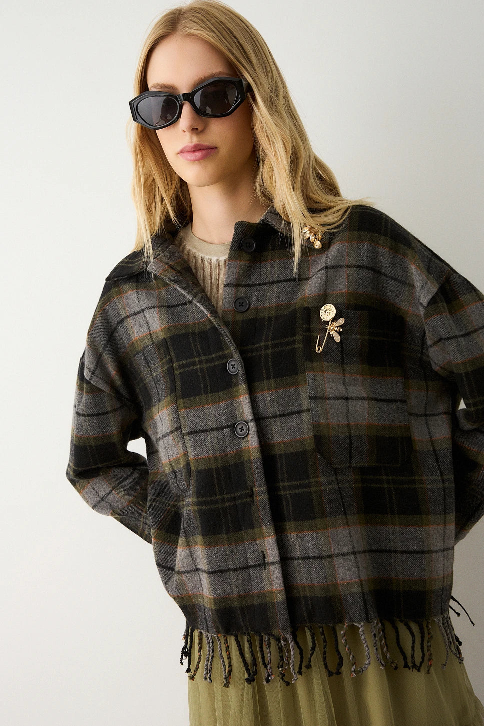 Veste à carreaux et broches bijoux - BSB