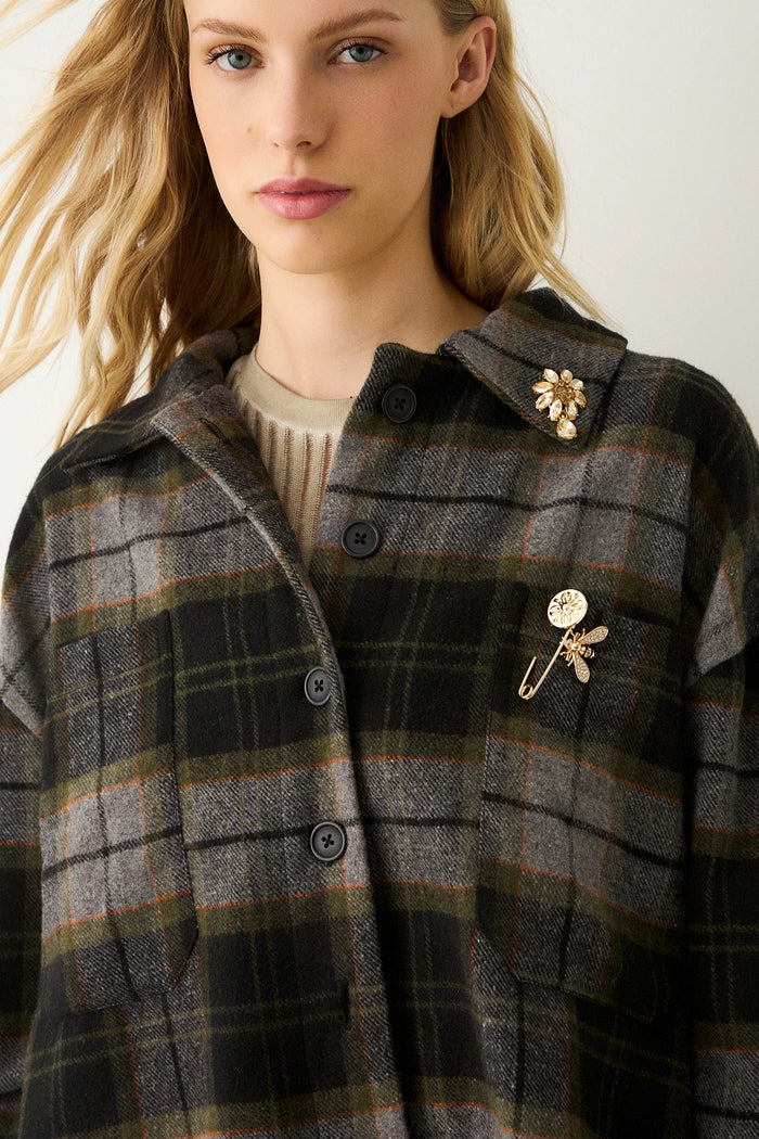 Veste à carreaux et broches bijoux - BSB