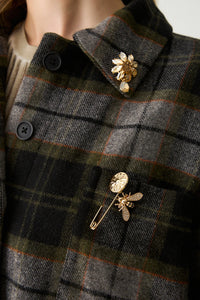 Veste à carreaux et broches bijoux - BSB
