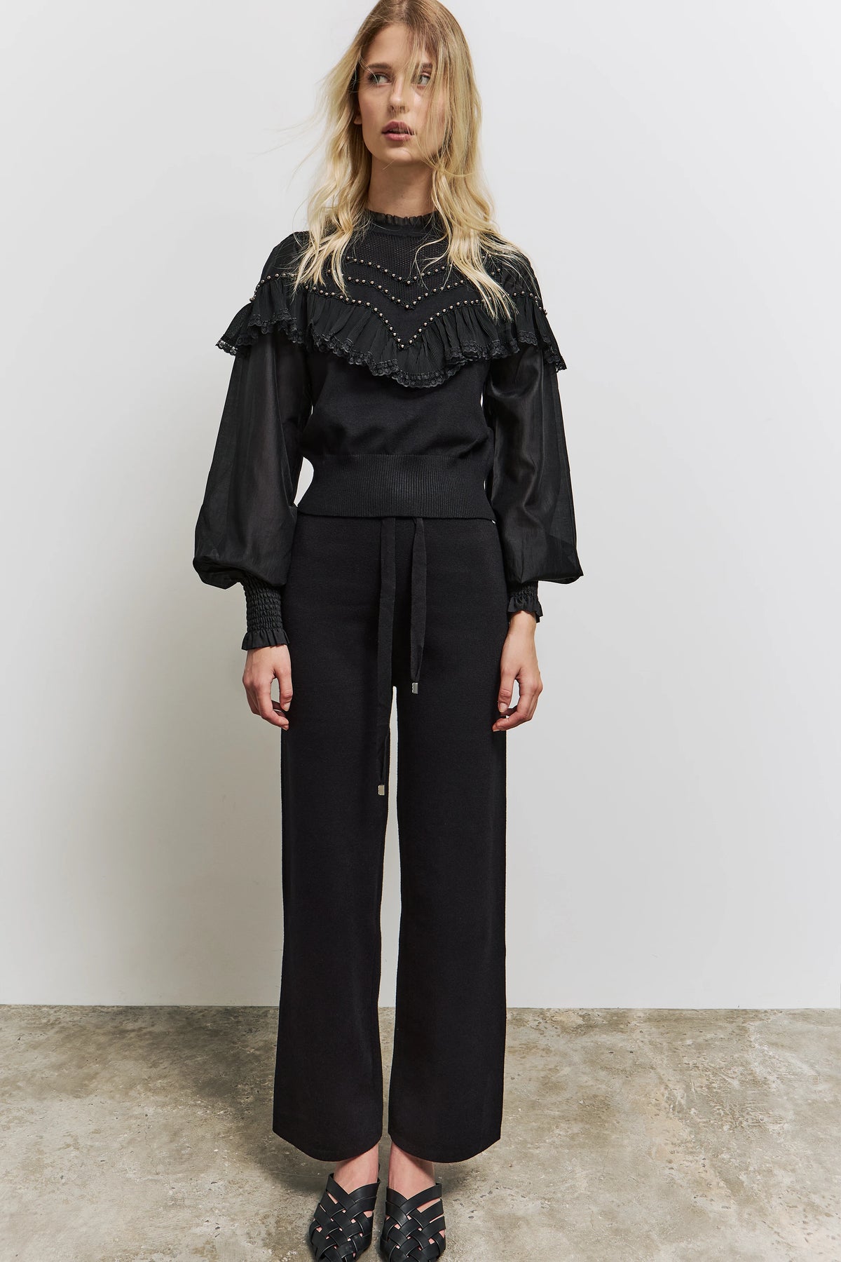 Pull noir à manches en tulle et perles - BSB