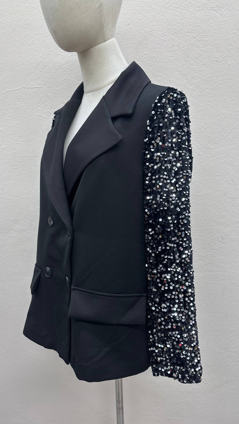Blazer noir avec manches sequins