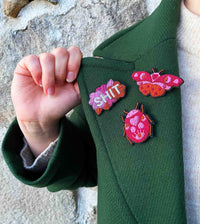 Broche Coccinelle Amour - broderie fait main cannetille