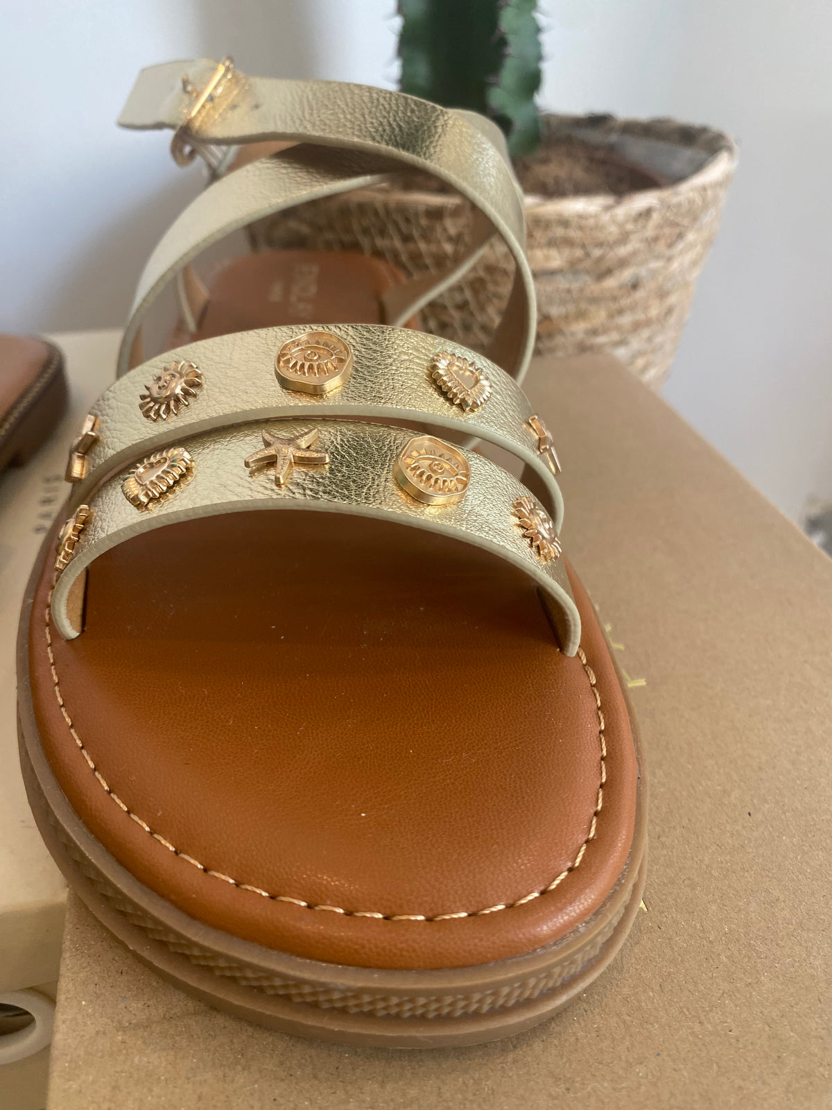 Sandales dorées