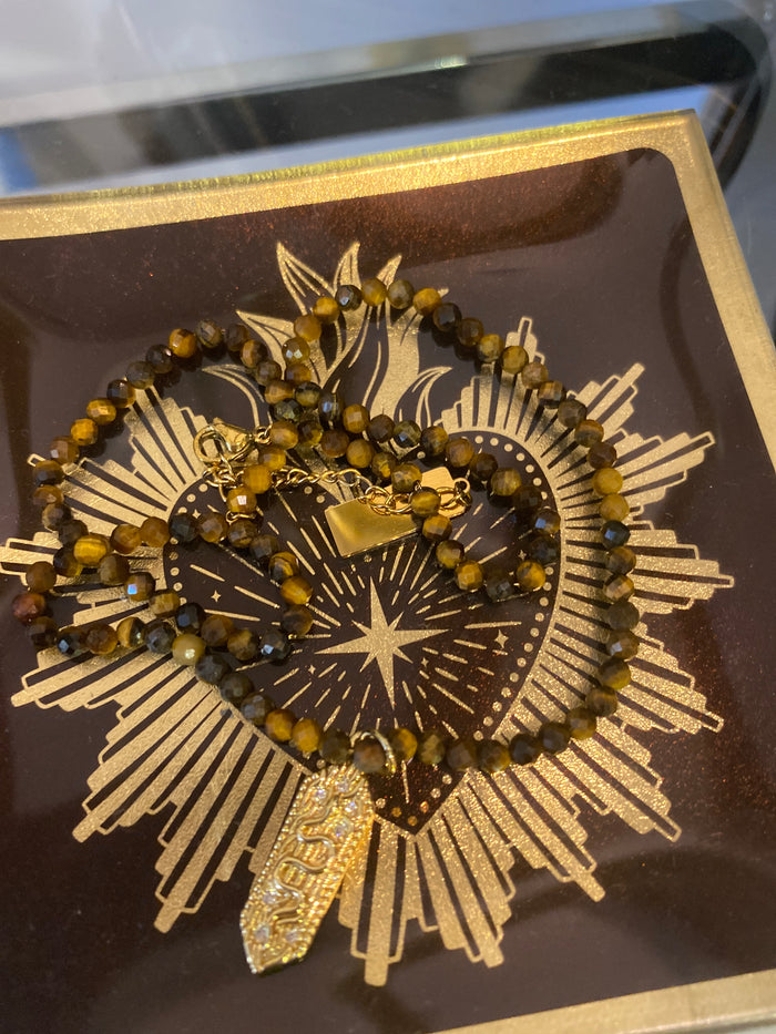 Collier ras de cou oeil de tigre et plaque dorée - Thelma & Nina