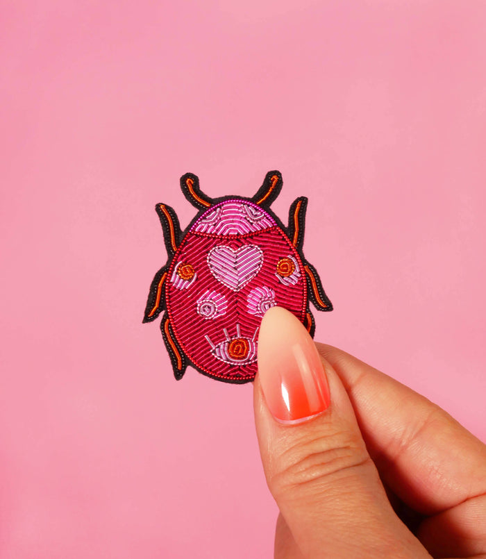 Broche Coccinelle Amour - broderie fait main cannetille
