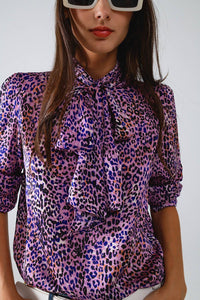 Blouse violette léopard à nouer au cou