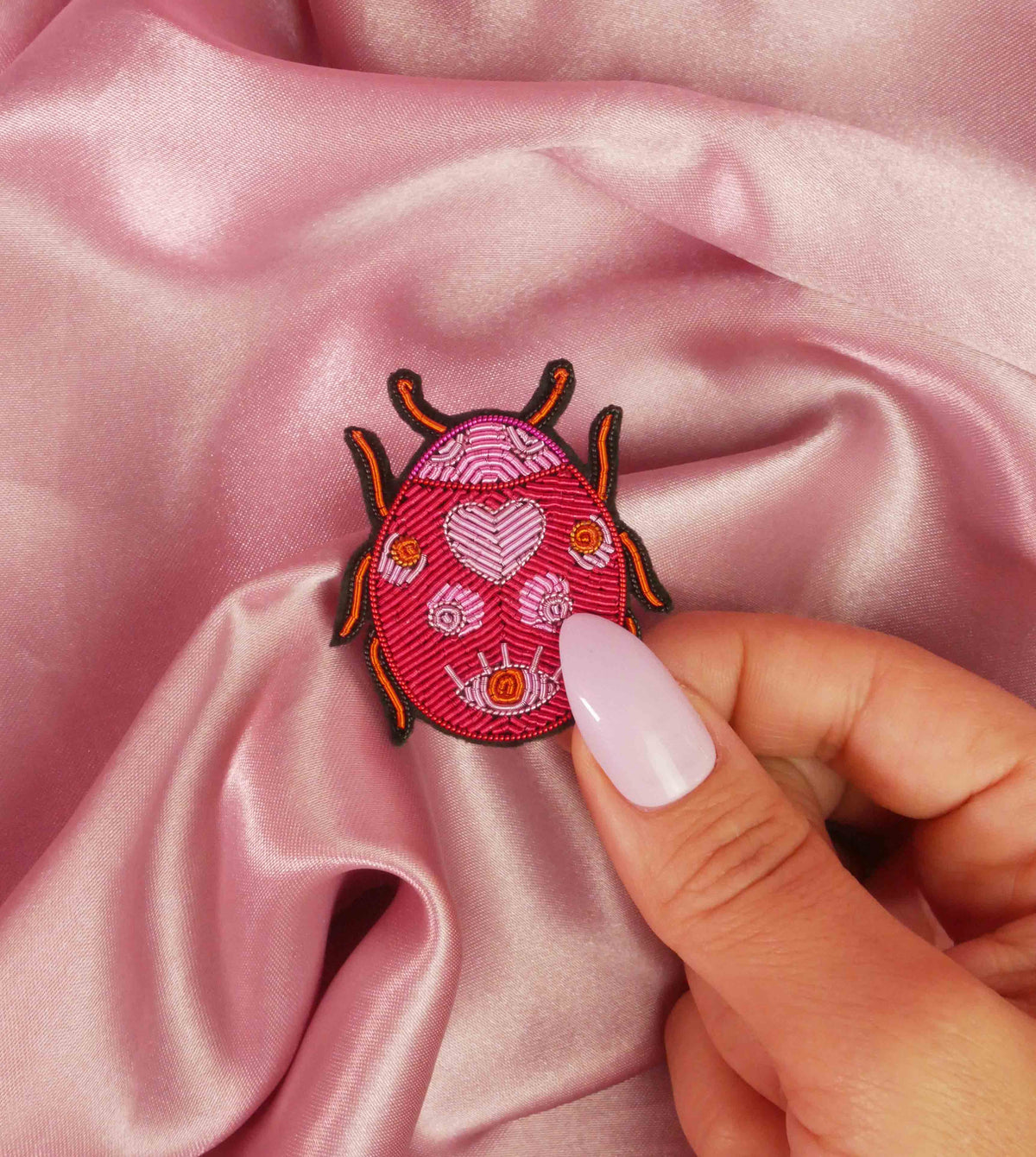 Broche Coccinelle Amour - broderie fait main cannetille