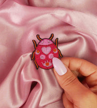 Broche Coccinelle Amour - broderie fait main cannetille