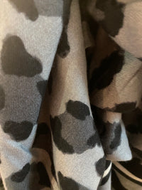 Echarpe léopard en noir et gris - LOU