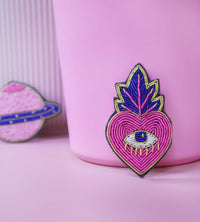 MALICIEUSE - Broche Ex Voto Pink - Broderie Fait Main Cannetille