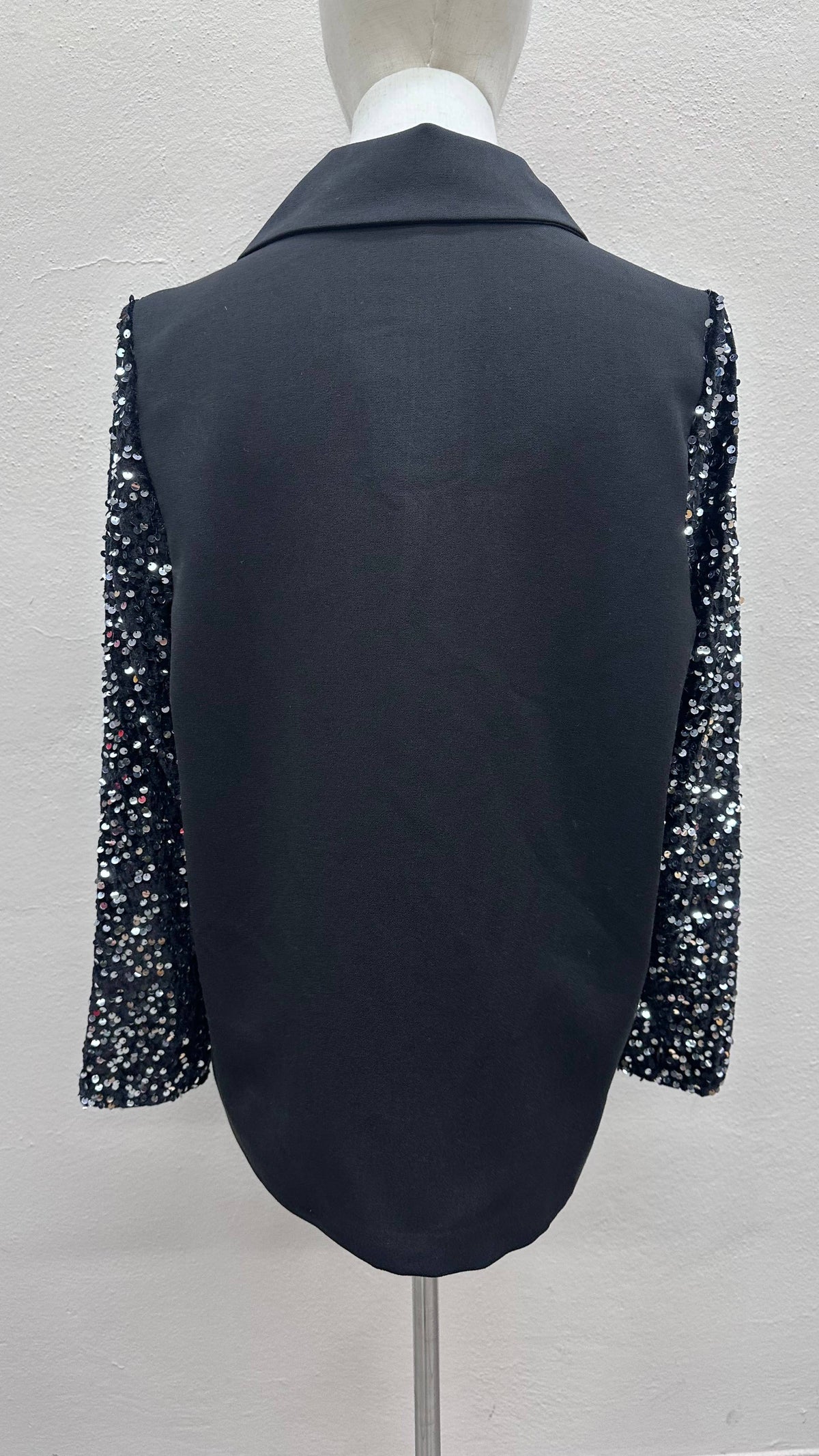 Blazer noir avec manches sequins