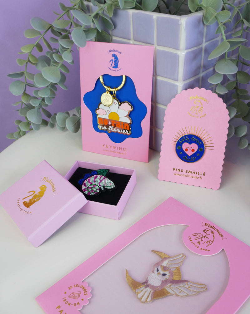 MALICIEUSE - Broche Ex Voto Pink - Broderie Fait Main Cannetille