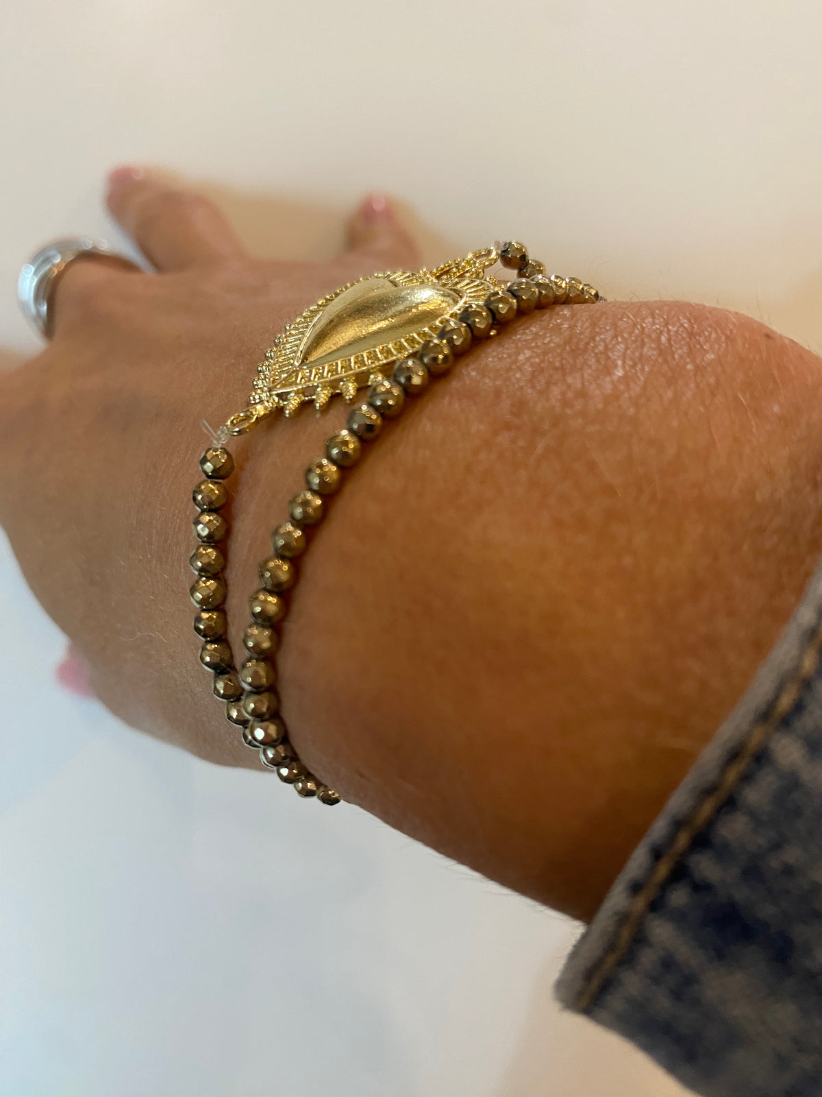 Bracelet ExVoto et hématite dorée  - Thelma & Nina