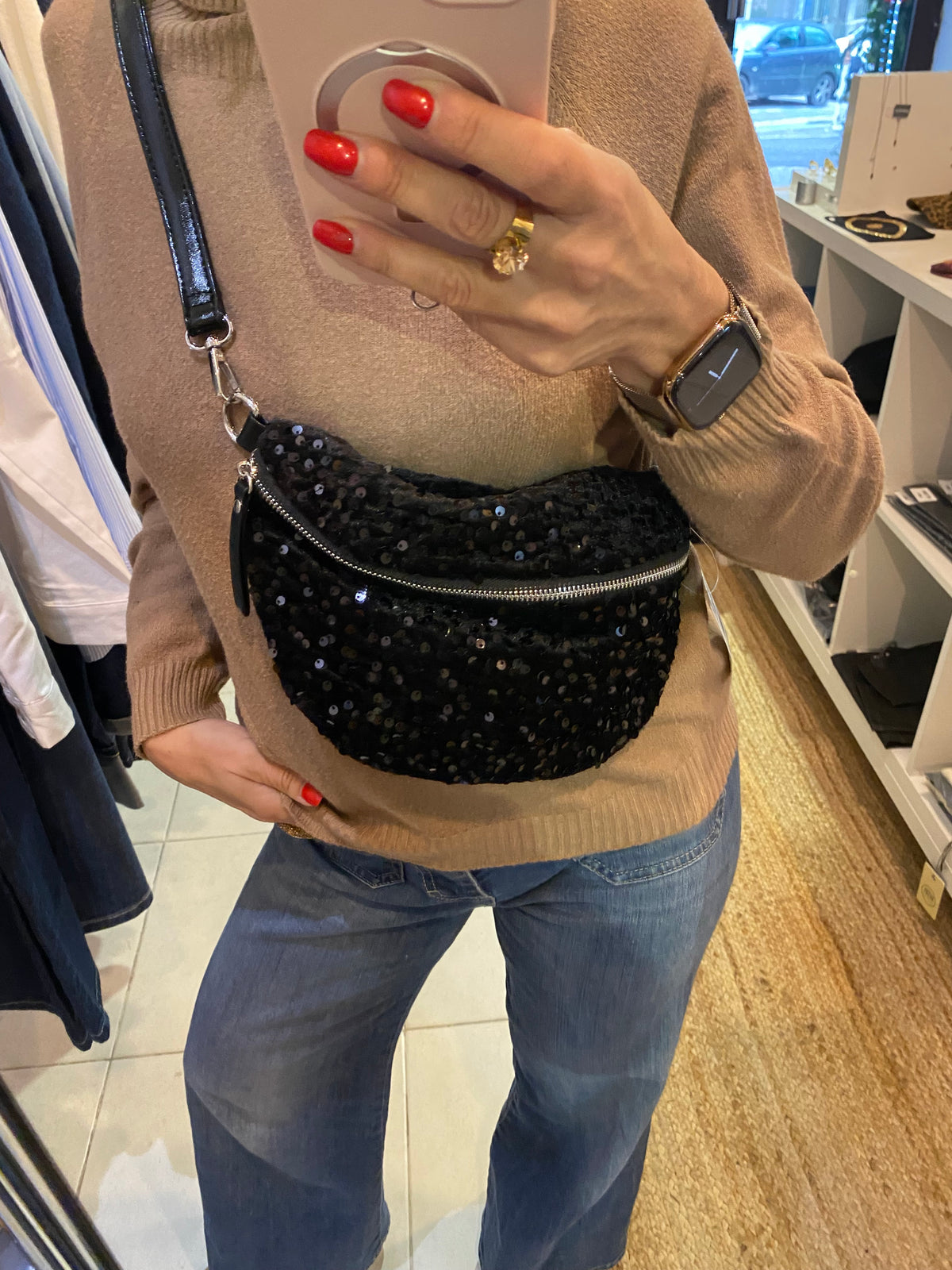 Banane noire en sequins