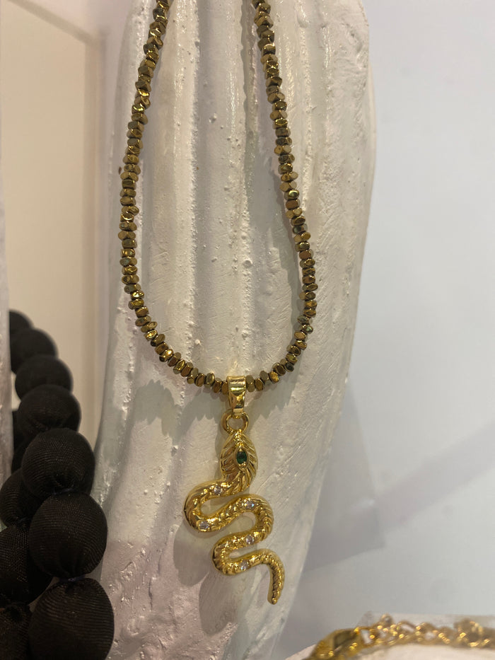 Collier ras de cou Serpent et pierres hématites dorées - Thelma & Nina