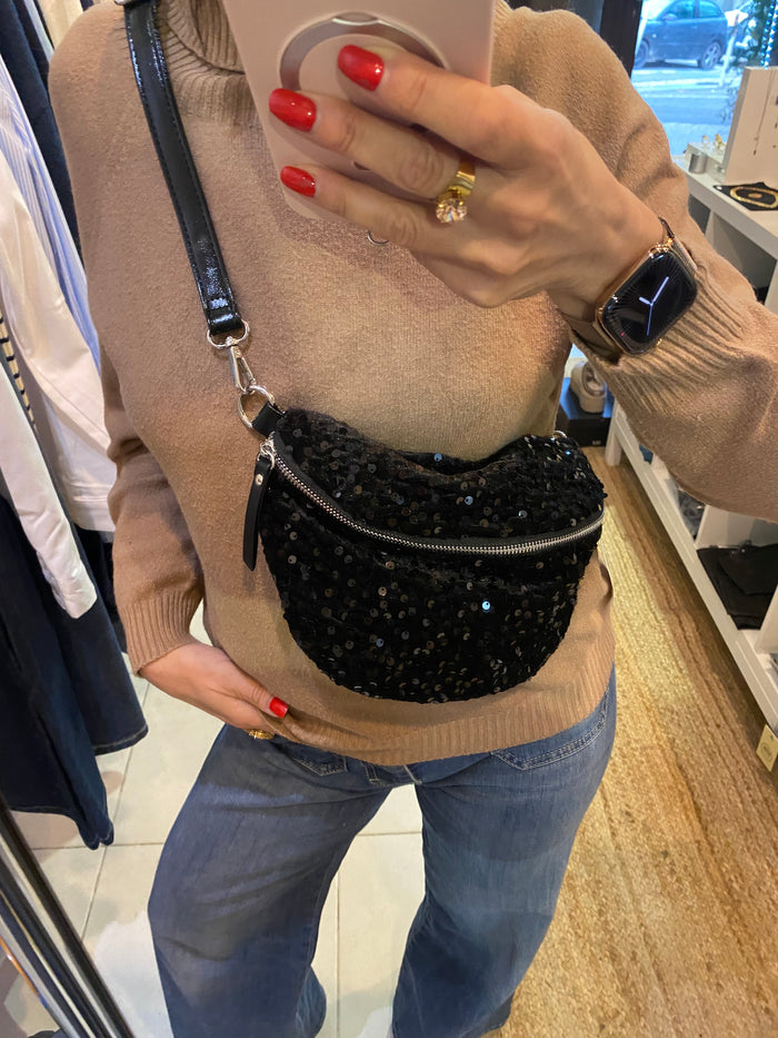 Banane noire en sequins