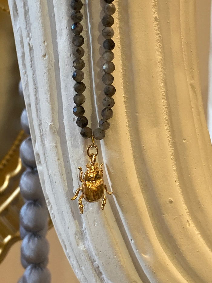 Collier ras de cou Scarabée et pierres grises - Thelma & Nina
