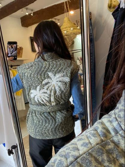 Veste sans manche imprimé léopard et broderie palmier