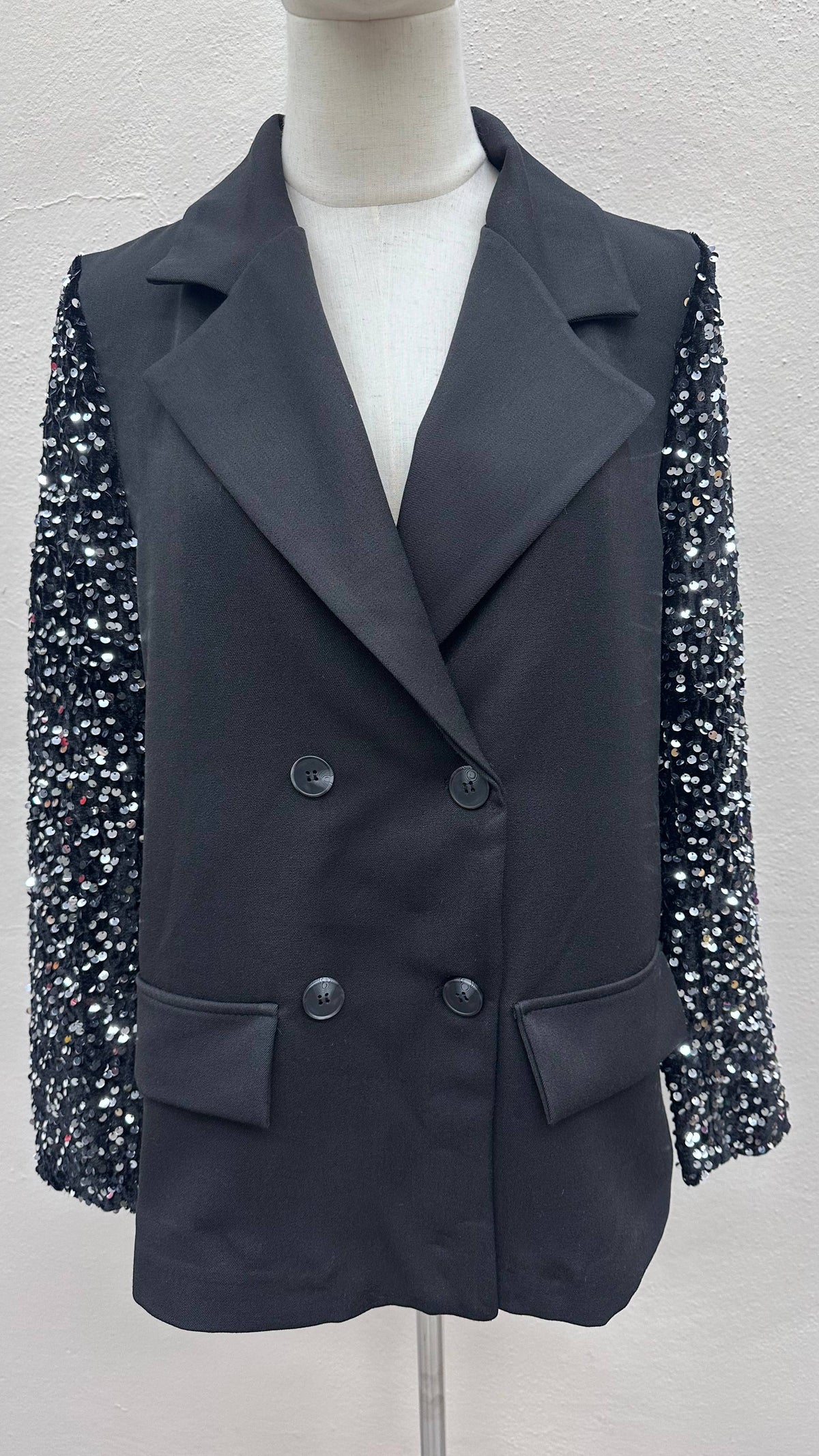 Blazer noir avec manches sequins